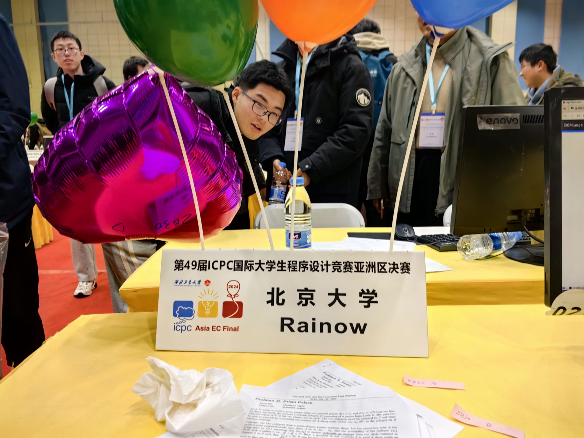 坐到了哥哥的位置上偷拍的